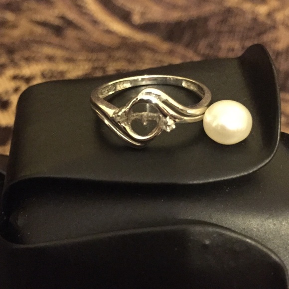 White Gold Pearl Ring w 2 Tiny Diamonds (repair) - Picture 6 of 8